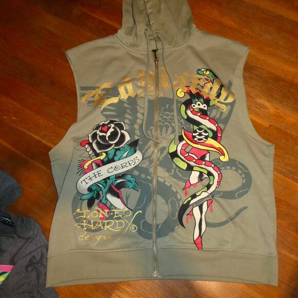 4 Mens Medium The Hundreds Adam Bomb Ed Hardy Johnny Cupcakes Boston T Shirts - Picture 9 of 13